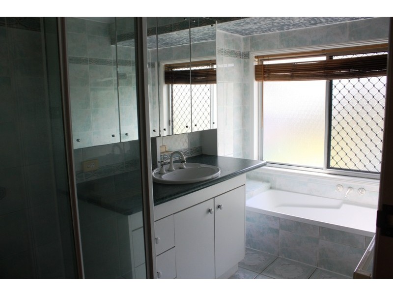 21 Charles St, Birkdale QLD 4159