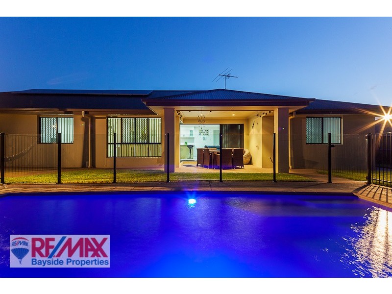 14 Lois Pl, Redland Bay QLD 4165