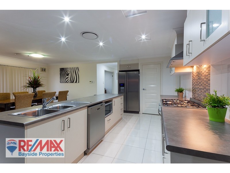 14 Lois Pl, Redland Bay QLD 4165