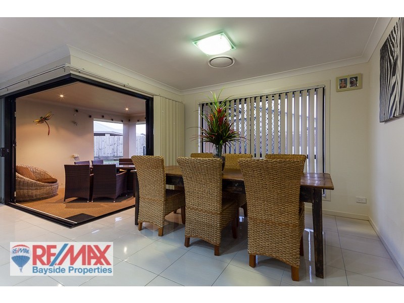 14 Lois Pl, Redland Bay QLD 4165