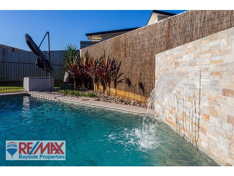 14 Lois Pl, Redland Bay QLD 4165