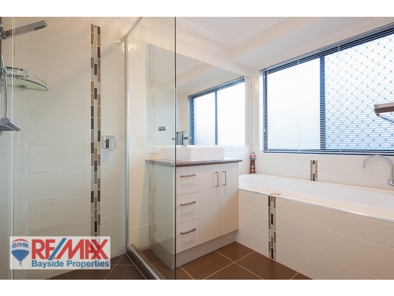 14 Lois Pl, Redland Bay QLD 4165