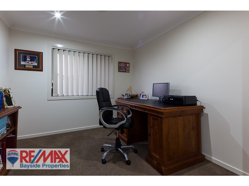 14 Lois Pl, Redland Bay QLD 4165
