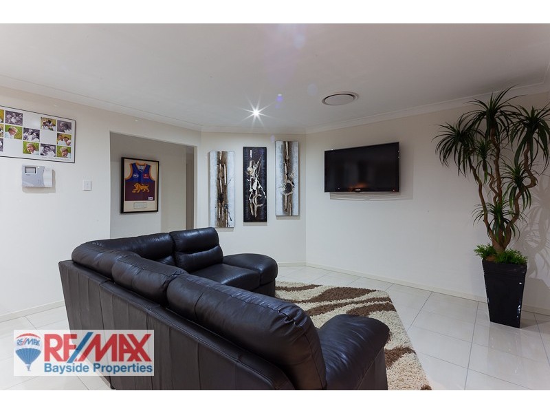 14 Lois Pl, Redland Bay QLD 4165