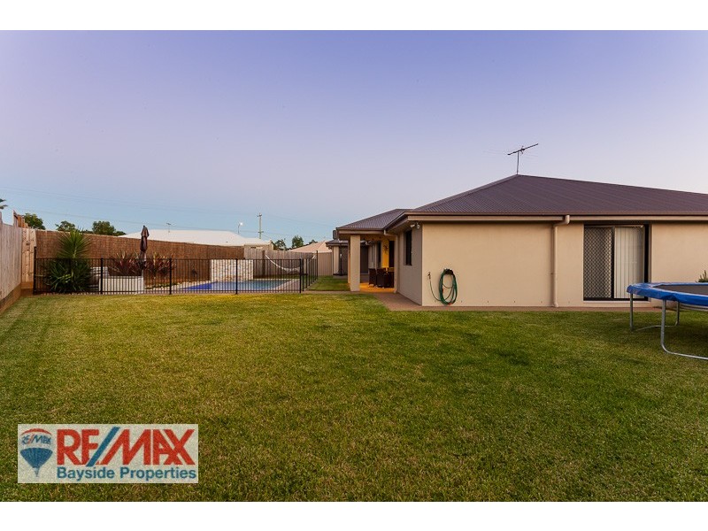 14 Lois Pl, Redland Bay QLD 4165