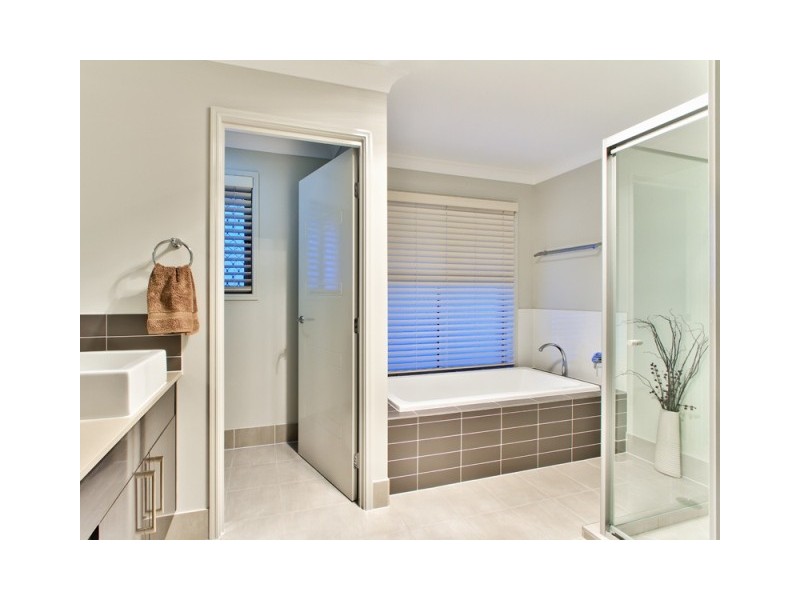 344 Stanley Rd, Carina QLD 4152