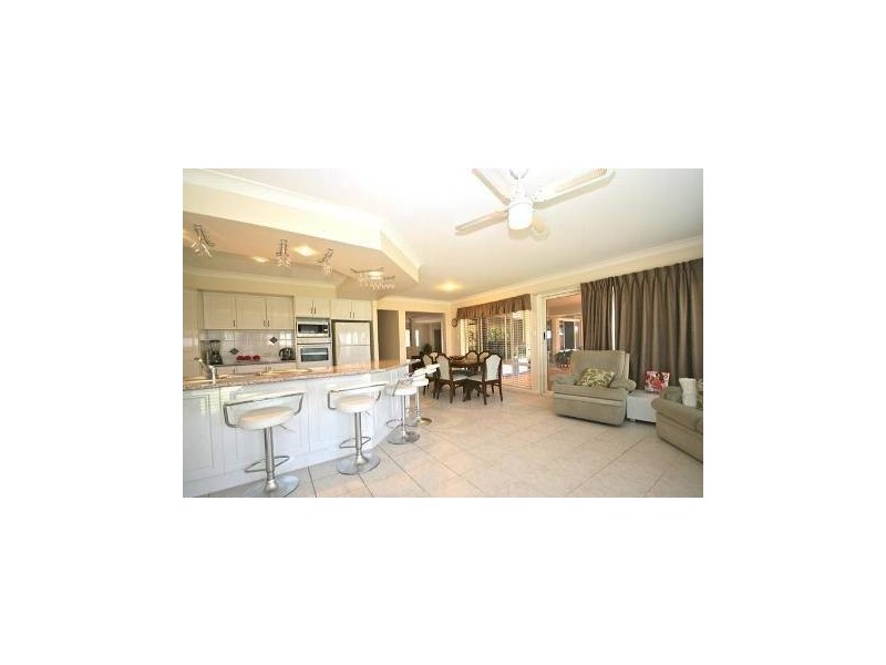 15 Mallan Tce, Birkdale QLD 4159