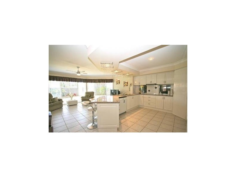 15 Mallan Tce, Birkdale QLD 4159