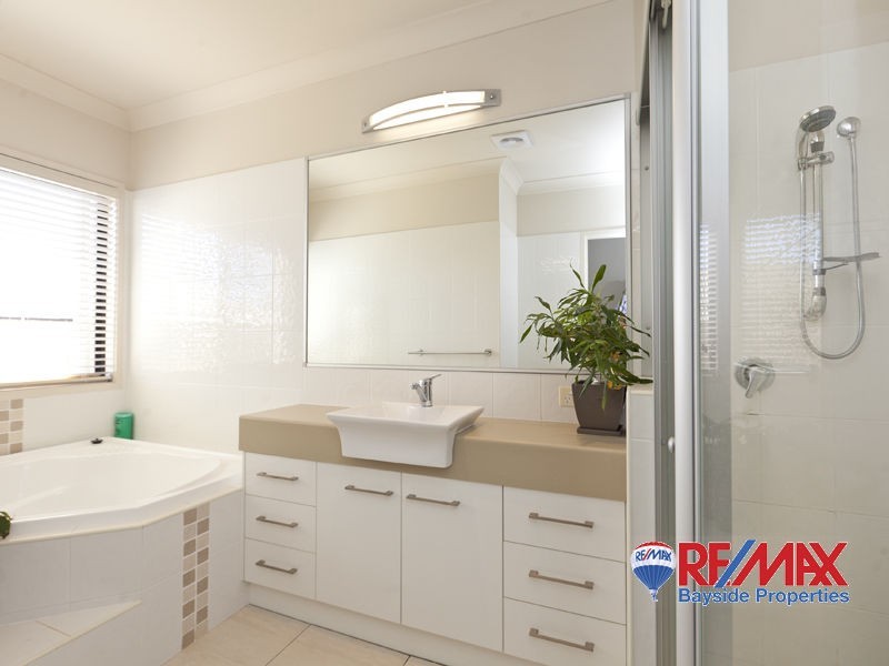 4 Jarvis Court (also known as 12 Waterville Drive), Thornlands QLD 4164