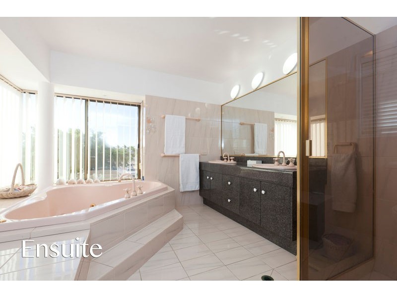 24 Mainroyal Court, Raby Bay QLD 4163