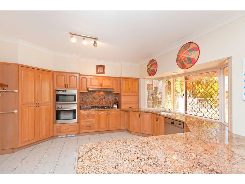 8 Mainroyal Court, Raby Bay QLD 4163