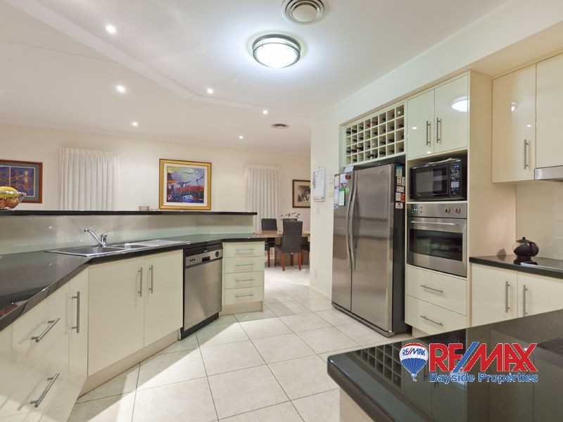24 Gray St, Redland Bay QLD 4165