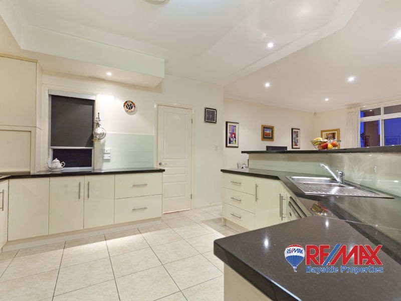 24 Gray St, Redland Bay QLD 4165