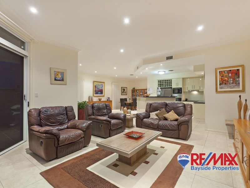 24 Gray St, Redland Bay QLD 4165