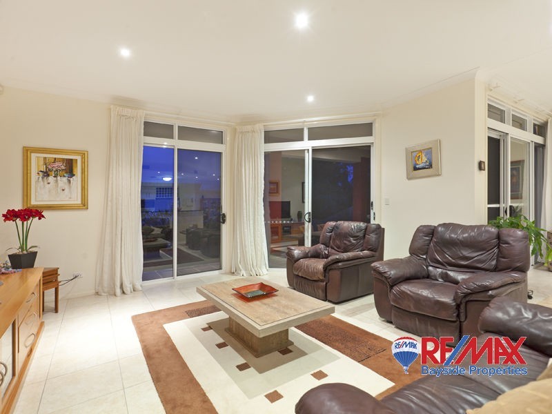 24 Gray St, Redland Bay QLD 4165