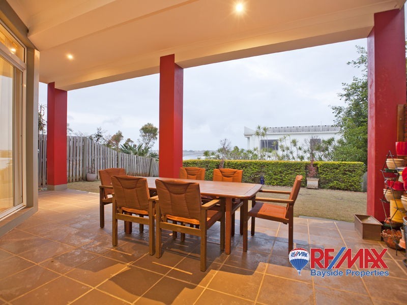 24 Gray St, Redland Bay QLD 4165