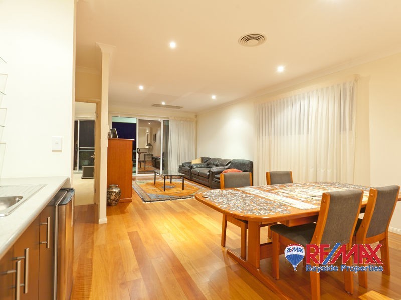 24 Gray St, Redland Bay QLD 4165