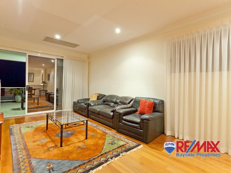 24 Gray St, Redland Bay QLD 4165