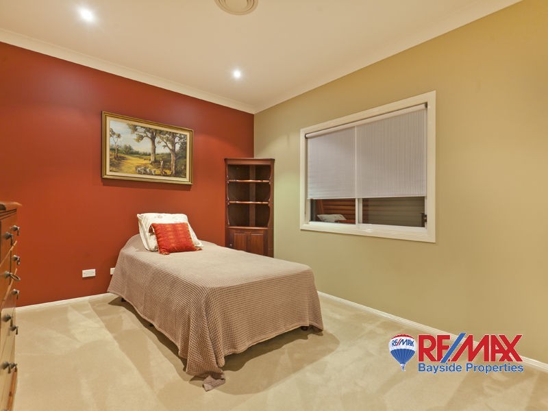 24 Gray St, Redland Bay QLD 4165