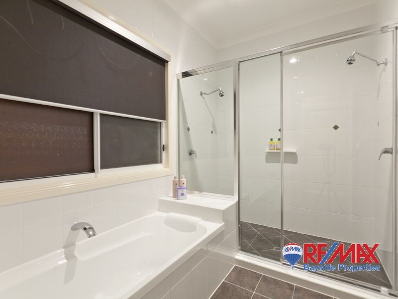 24 Gray St, Redland Bay QLD 4165