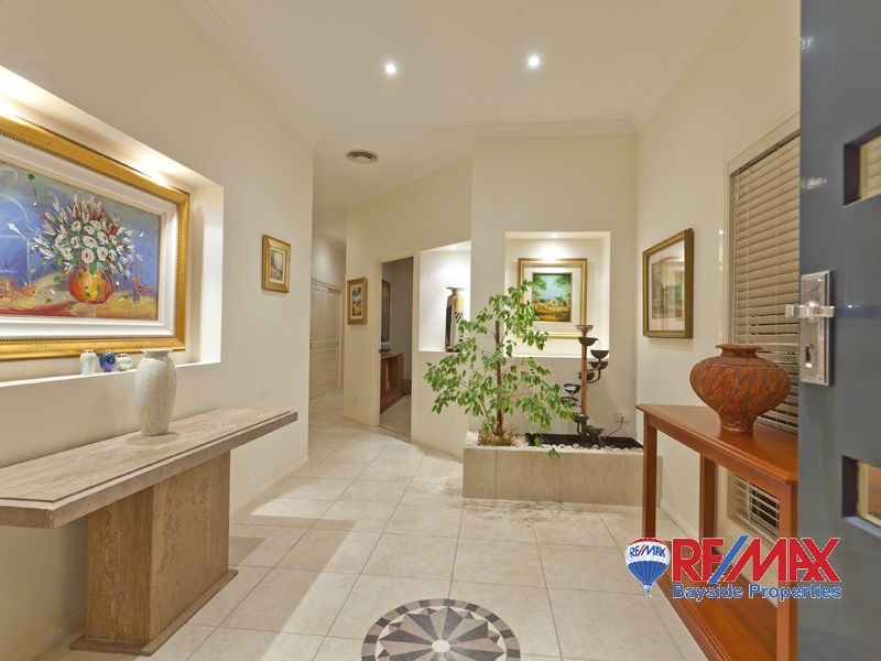 24 Gray St, Redland Bay QLD 4165