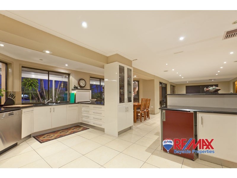 10 Bowsprit Parade, Raby Bay QLD 4163