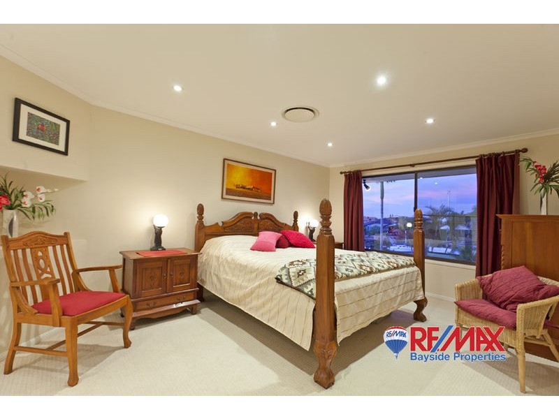 10 Bowsprit Parade, Raby Bay QLD 4163