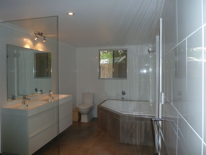 24 Thistle Street, Ormiston QLD 4160