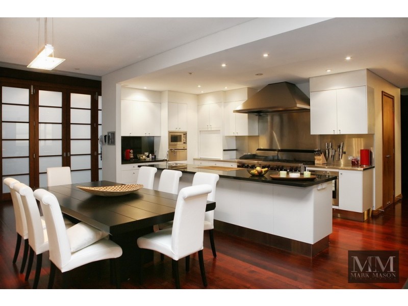 948 Mount Nebo Road, Jollys Lookout QLD 4520