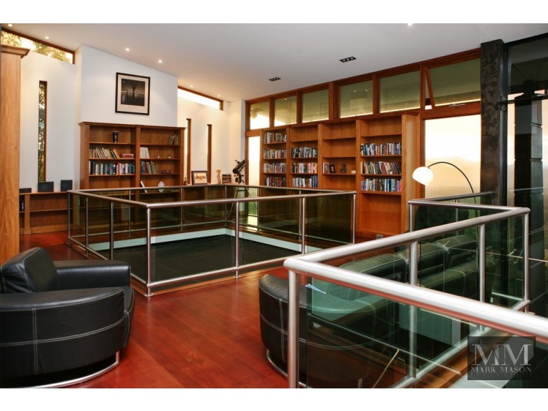 948 Mount Nebo Road, Jollys Lookout QLD 4520