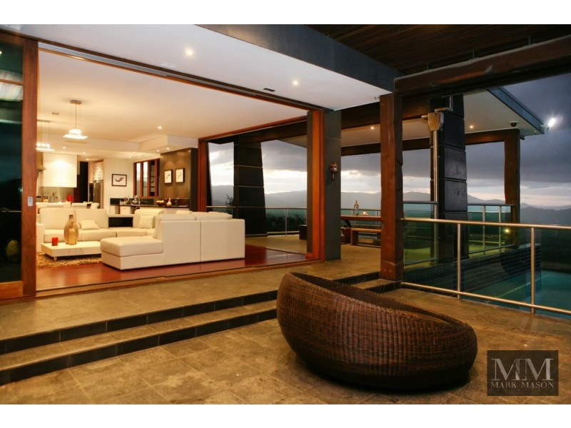 948 Mount Nebo Road, Jollys Lookout QLD 4520