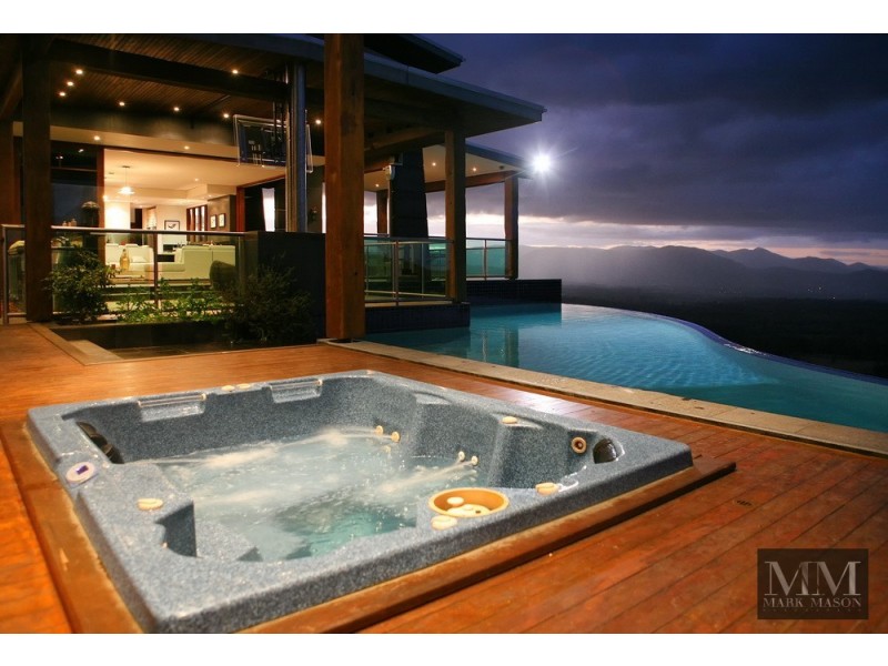 948 Mount Nebo Road, Jollys Lookout QLD 4520