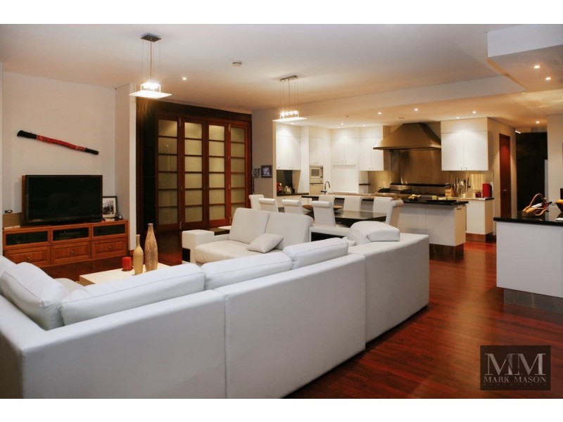 948 Mount Nebo Road, Jollys Lookout QLD 4520