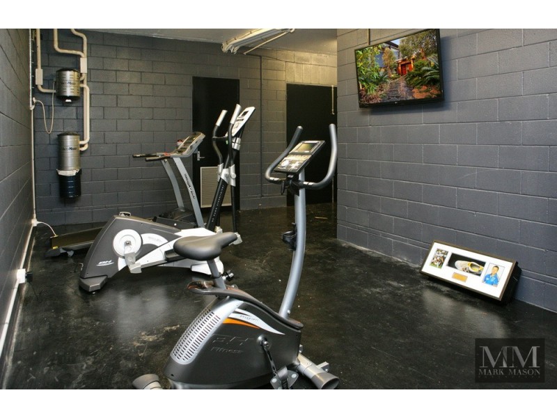 948 Mount Nebo Road, Jollys Lookout QLD 4520