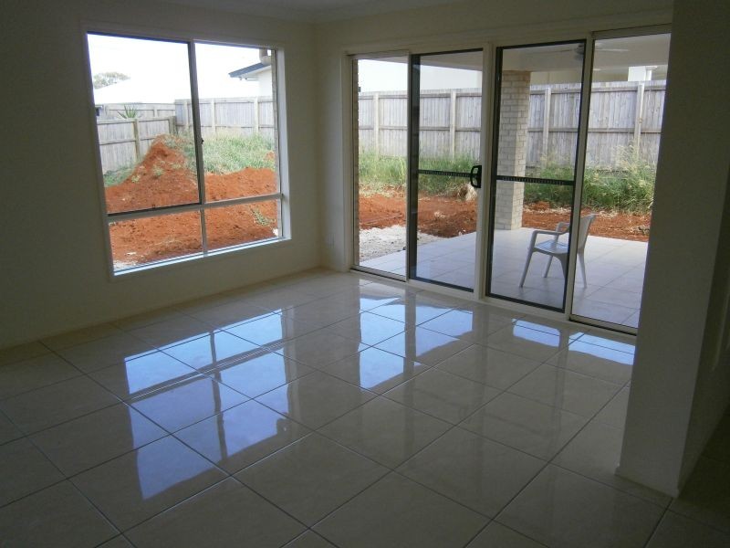 19 Lois Place, Redland Bay QLD 4165