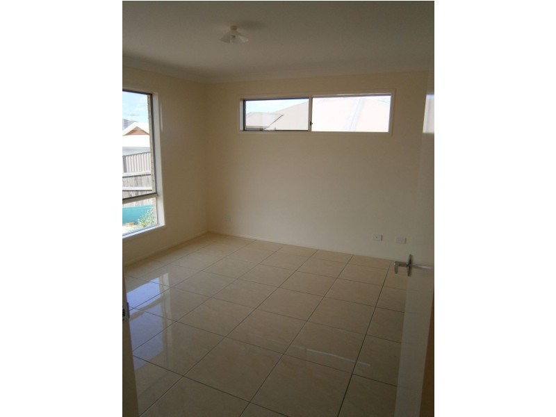 19 Lois Place, Redland Bay QLD 4165