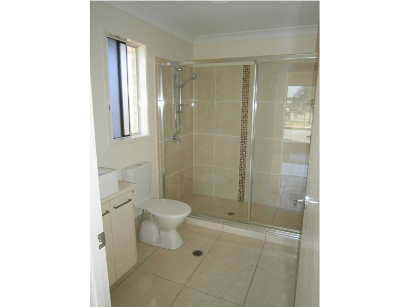 19 Lois Place, Redland Bay QLD 4165