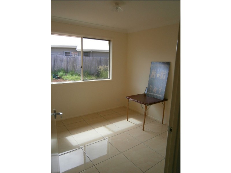 19 Lois Place, Redland Bay QLD 4165