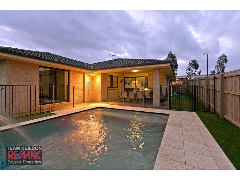 37 Cypress St, Redland Bay QLD 4165