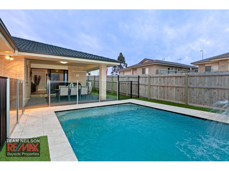 37 Cypress St, Redland Bay QLD 4165