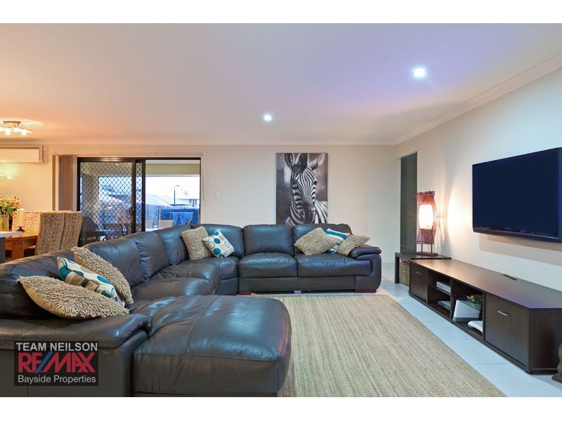 37 Cypress St, Redland Bay QLD 4165