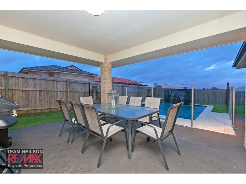 37 Cypress St, Redland Bay QLD 4165