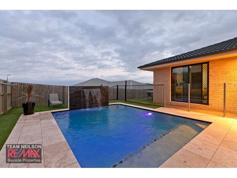 37 Cypress St, Redland Bay QLD 4165