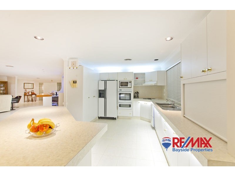 4 Bowsprit Parade, Raby Bay QLD 4163
