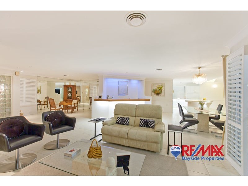 4 Bowsprit Parade, Raby Bay QLD 4163