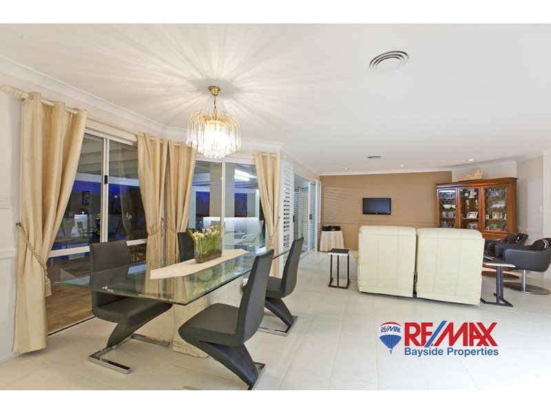 4 Bowsprit Parade, Raby Bay QLD 4163