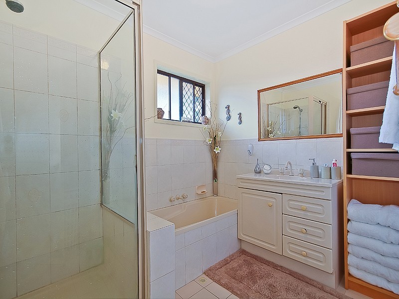 2 Wren Street, Birkdale QLD 4159