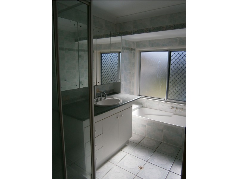 21 Charles Street, Birkdale QLD 4159