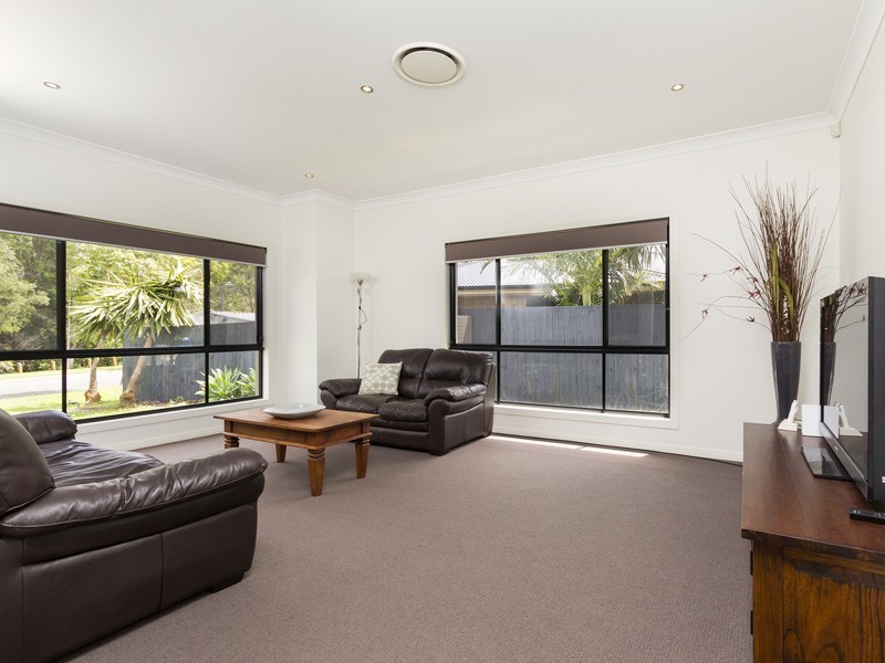 68 Sunningdale  Dr, Redland Bay QLD 4165