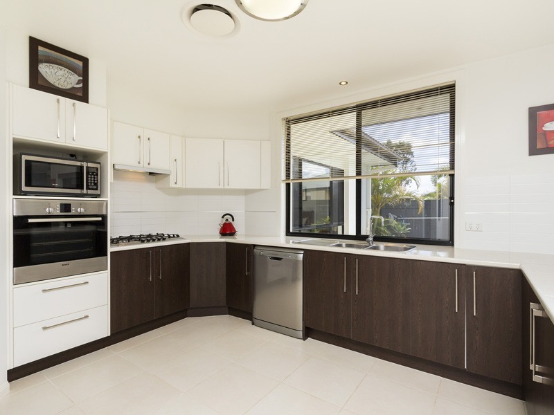 68 Sunningdale  Dr, Redland Bay QLD 4165